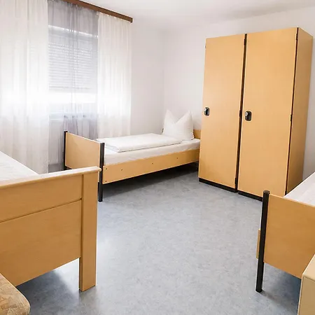 Geraeumige Monteurwohnungen In Ruesselsheim Am Main