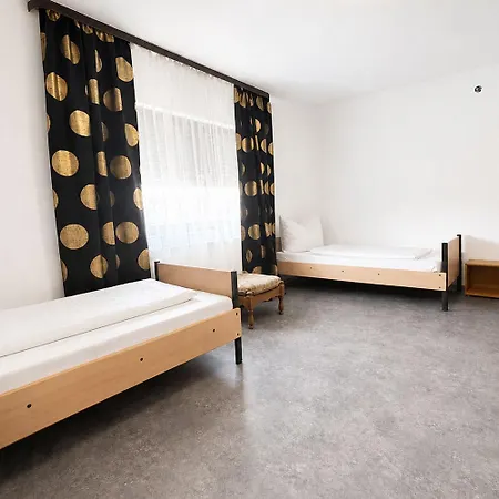 Geraeumige Monteurwohnungen In Ruesselsheim Am Main شقة